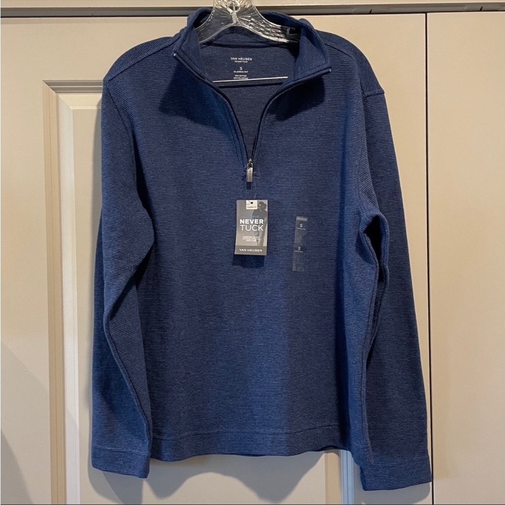 Never Tuck Pullover